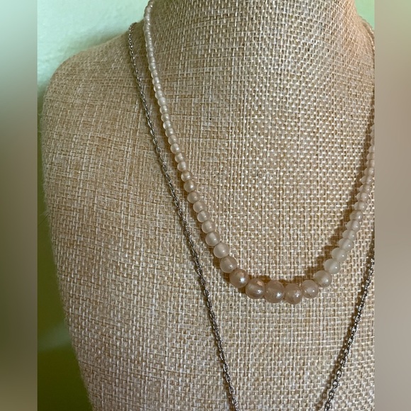 2 Elegant Gold and Red Leaf Pendant Necklaces - Picture 7 of 8